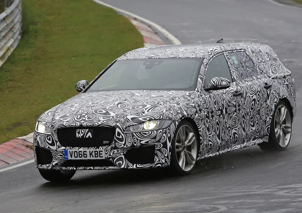 Nuova Jaguar XF Sportbrake: le foto spia al Ring
