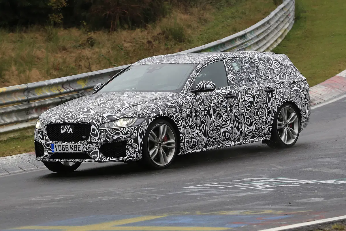 Jaguar XF Sportbrake restyling: le foto spia al Ring (2)