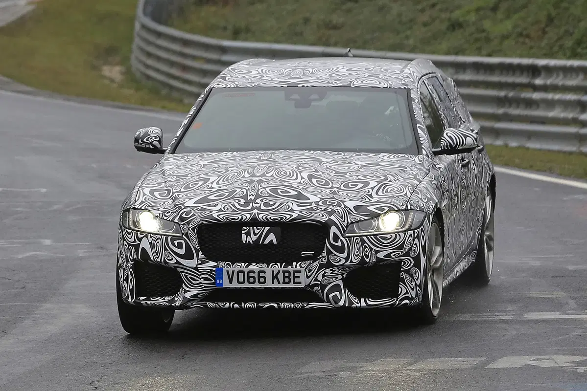 Jaguar XF Sportbrake restyling: le foto spia al Ring (3)