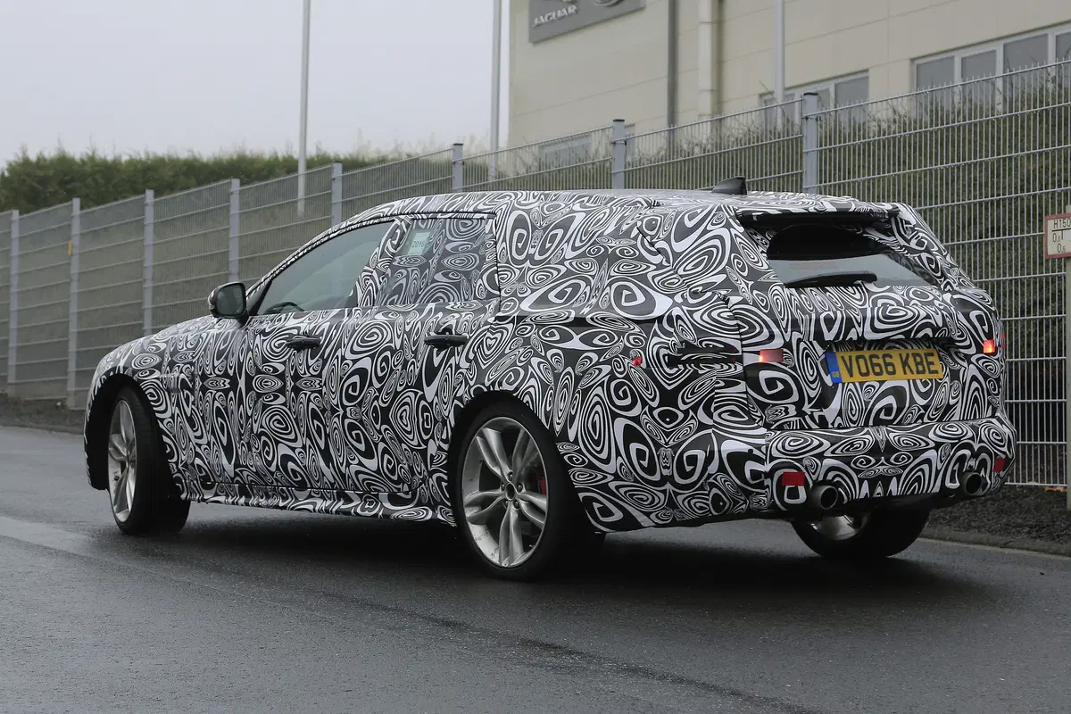 Jaguar XF Sportbrake restyling: le foto spia al Ring (4)