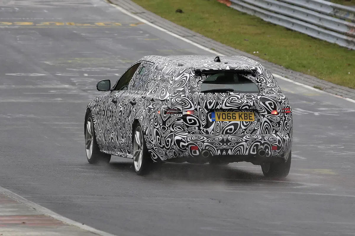 Jaguar XF Sportbrake restyling: le foto spia al Ring (7)
