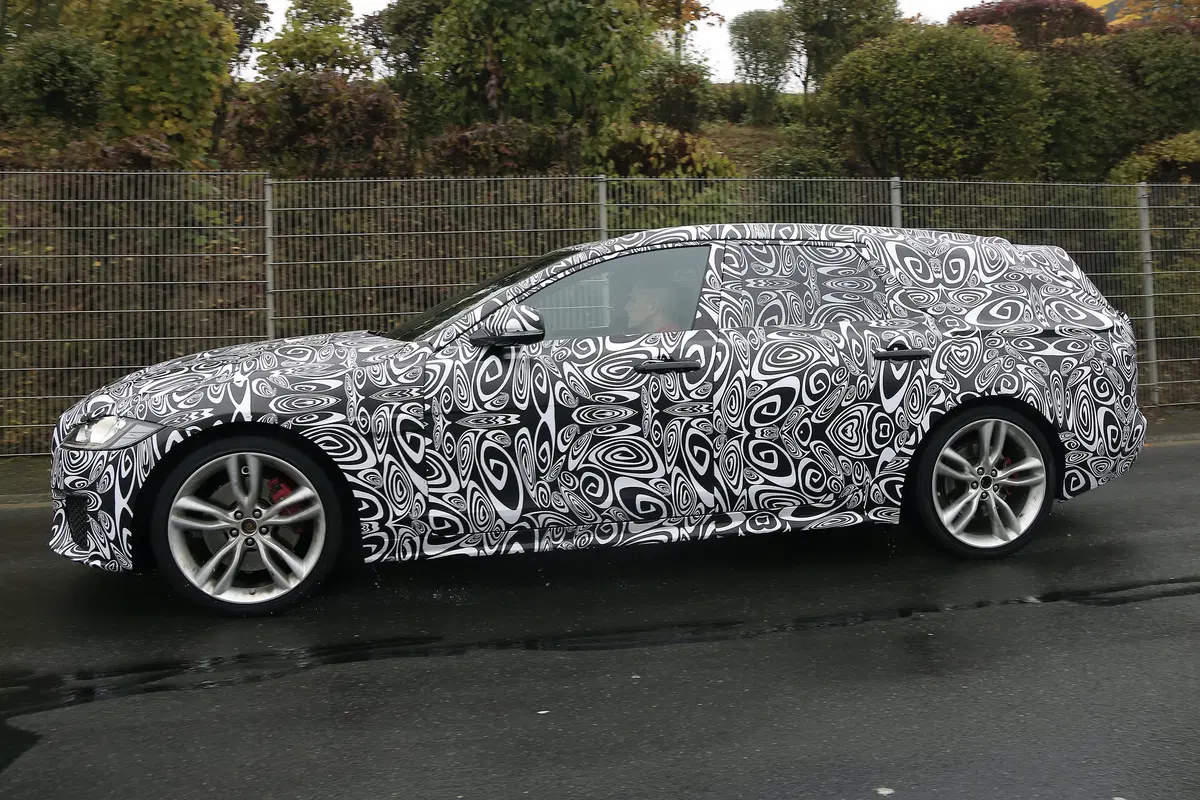Jaguar XF Sportbrake restyling: le foto spia al Ring (8)