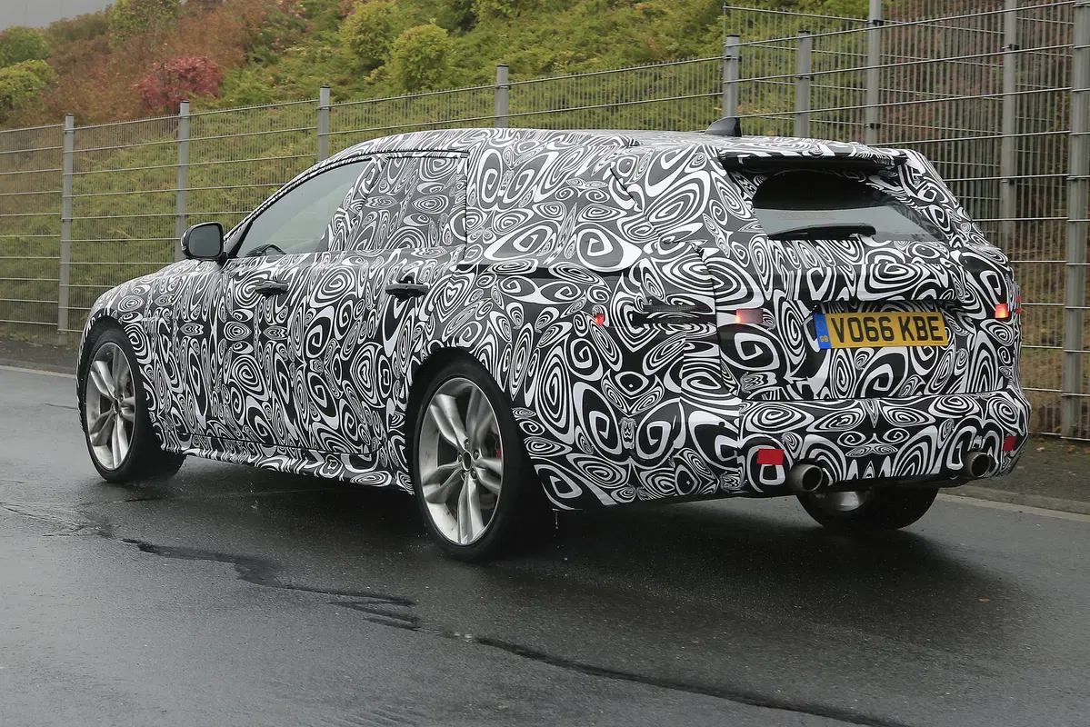 Jaguar XF Sportbrake restyling: le foto spia al Ring (6)