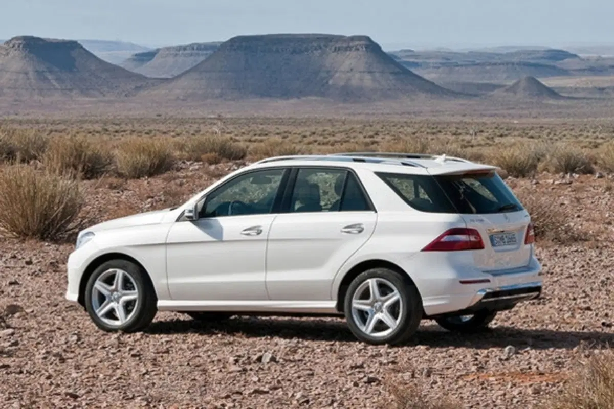 Nuova Mercedes Classe M: prime immagini (18)