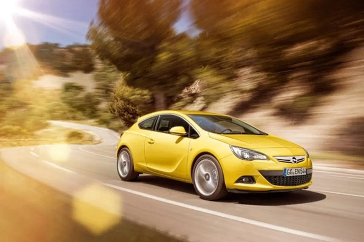 Nuova Opel Astra GTC: aperta la prevendita (2)