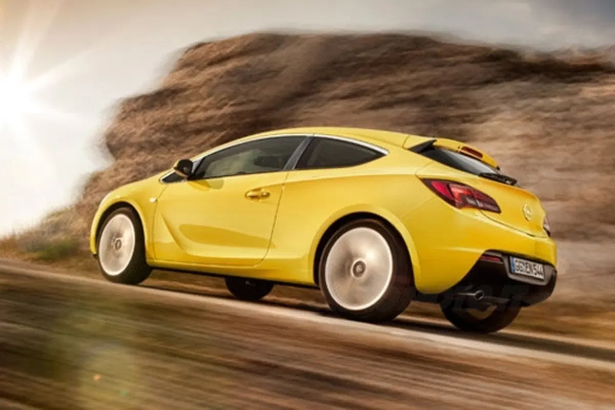 Nuova Opel Astra GTC: aperta la prevendita (3)