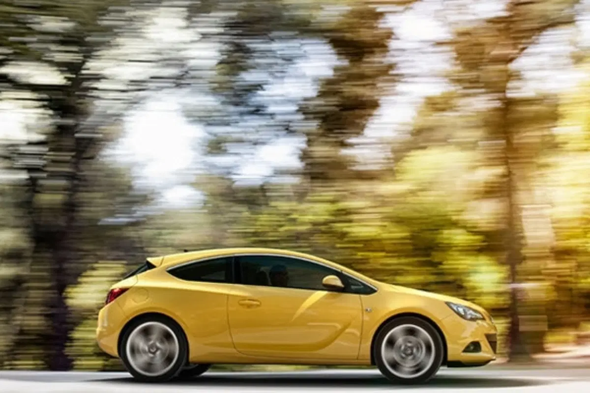 Nuova Opel Astra GTC: aperta la prevendita (4)
