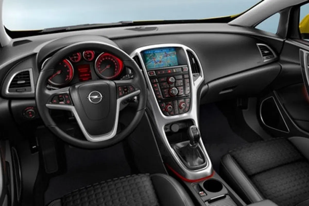 Nuova Opel Astra GTC: aperta la prevendita (8)