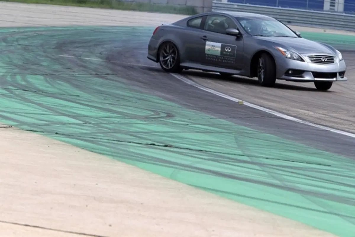 Vettel sulla Infiniti G37 Coupè IPL in Canada (2)