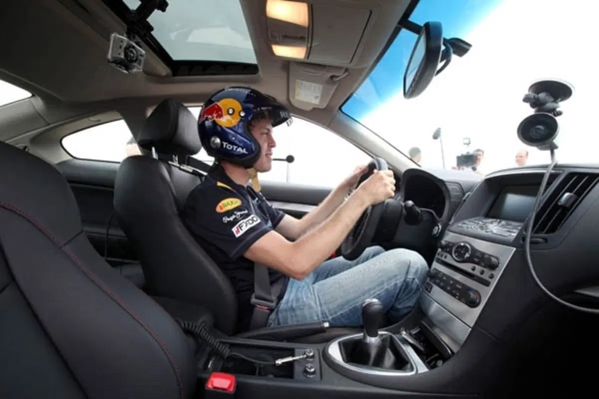 Vettel sulla Infiniti G37 Coupè IPL in Canada (6)