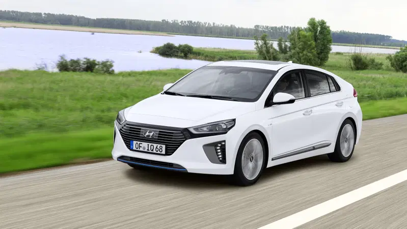 Hyundai Ioniq Hybrid 2016 [Video Primo Test]