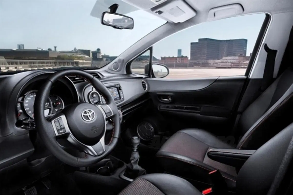 Toyota nuova Yaris (10)