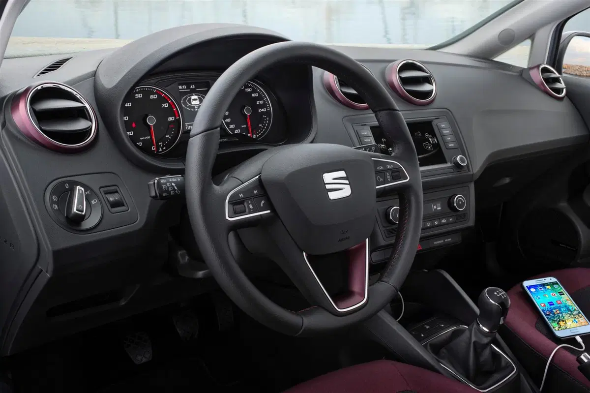 Quale comprare, Confronto: Alfa Romeo Mito 1.4 Vs Seat Ibiza SC 1.0 Style (7)