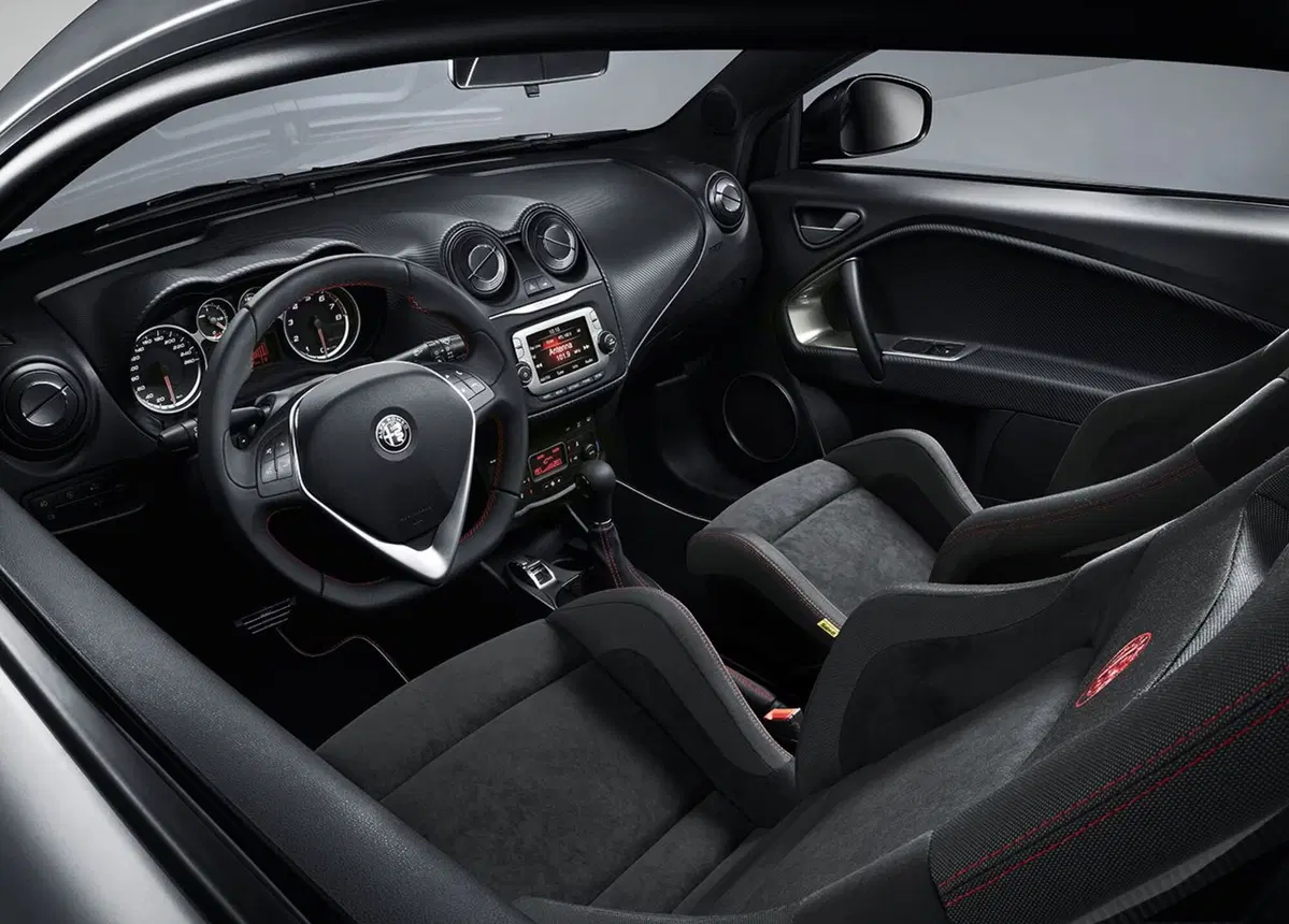 Quale comprare, Confronto: Alfa Romeo Mito 1.4 Vs Seat Ibiza SC 1.0 Style (8)