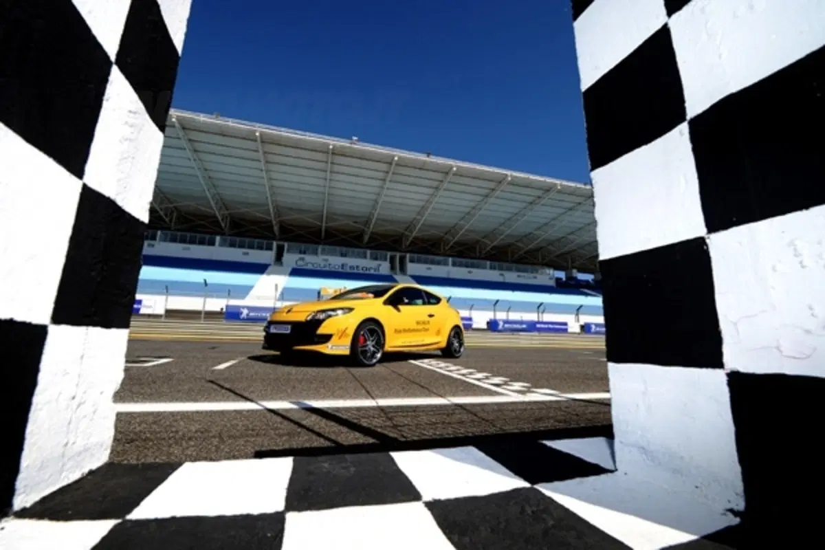 Michelin Pilot Performance Days: 20.000 CV in pista (70)