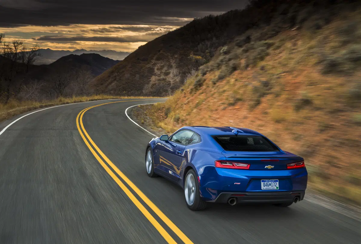Chevrolet Camaro Coupé Turbo Coupé Sport (27)