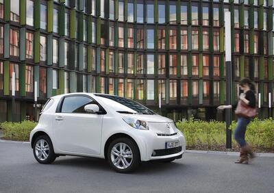 Toyota iQ: debutta negli USA con marchio Scion