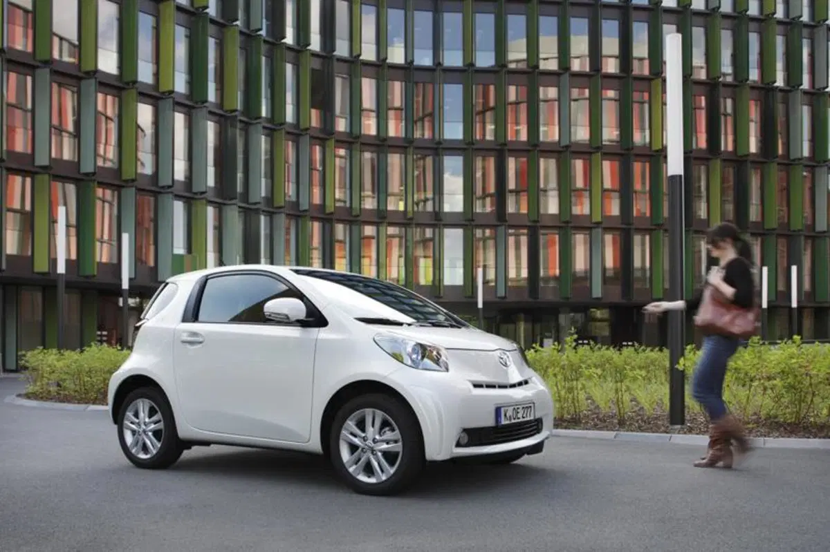 Toyota iQ: debutta negli USA con marchio Scion (4)