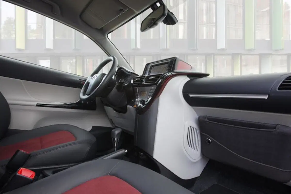 Toyota iQ: debutta negli USA con marchio Scion (10)