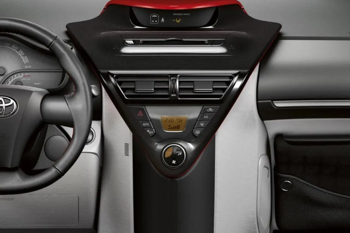Toyota iQ: debutta negli USA con marchio Scion (15)