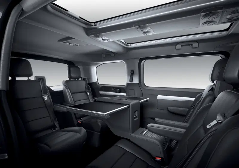 Peugeot Traveller (2016-->>) (13)