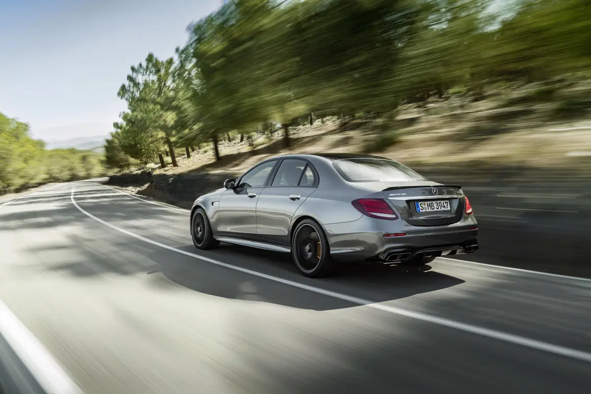Nuova Mercedes E63 AMG: arriva la trazione integrale (2)