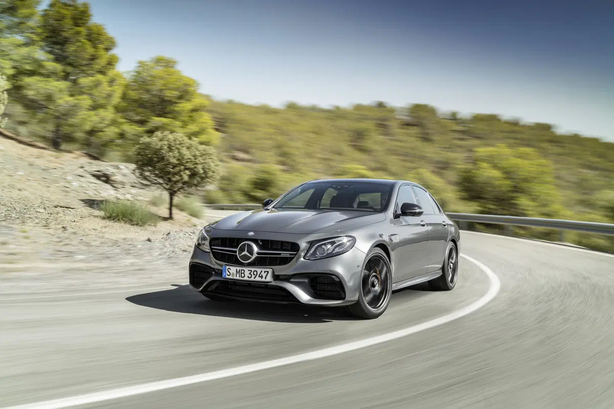 Nuova Mercedes E63 AMG: arriva la trazione integrale (3)