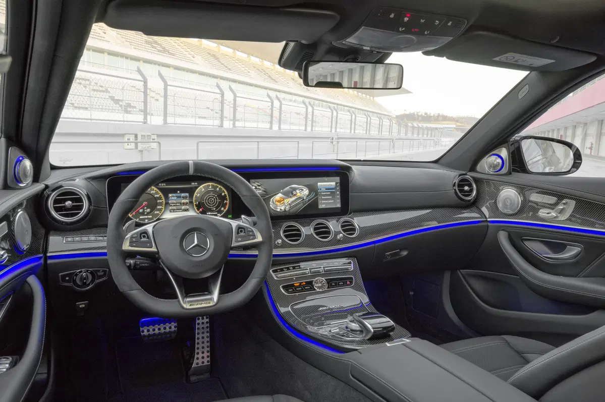 Nuova Mercedes E63 AMG: arriva la trazione integrale (4)