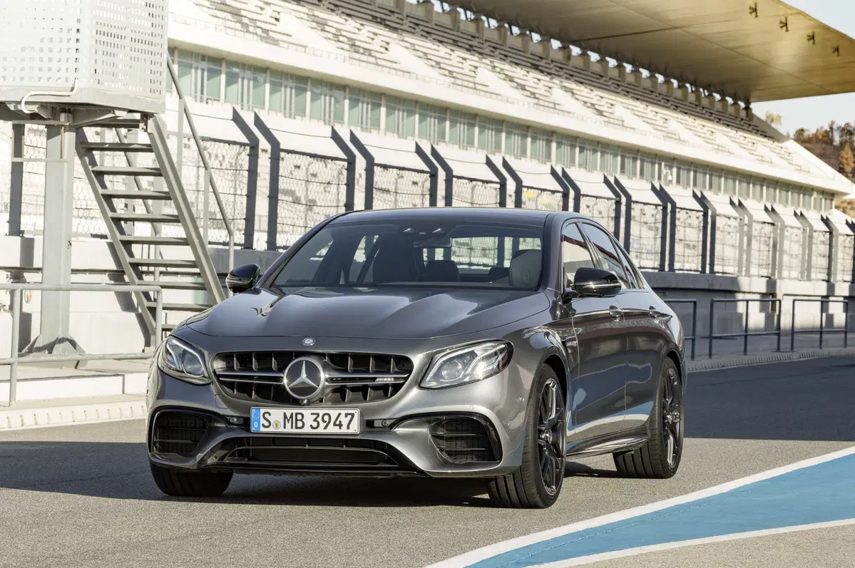 Nuova Mercedes E63 AMG: arriva la trazione integrale (5)