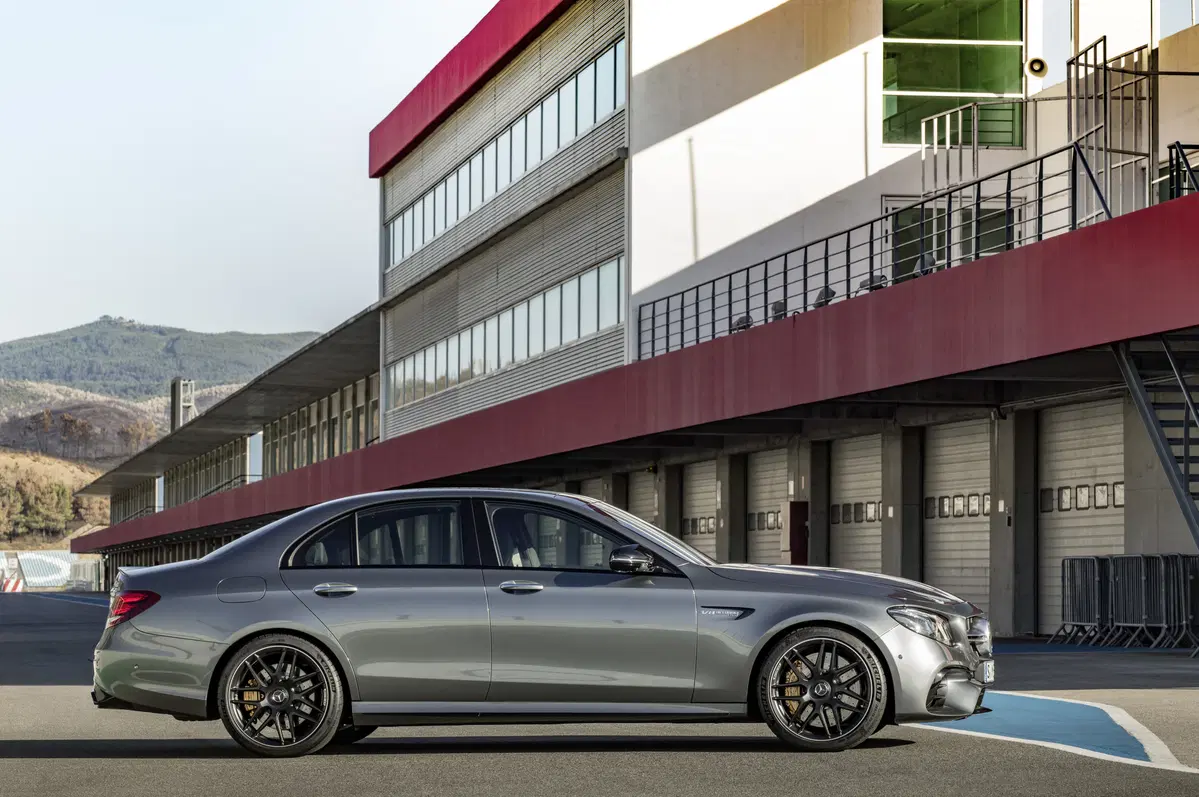 Nuova Mercedes E63 AMG: arriva la trazione integrale (8)