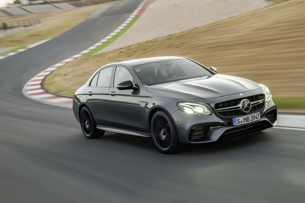 Nuova Mercedes E63 AMG: arriva la trazione integrale (9)