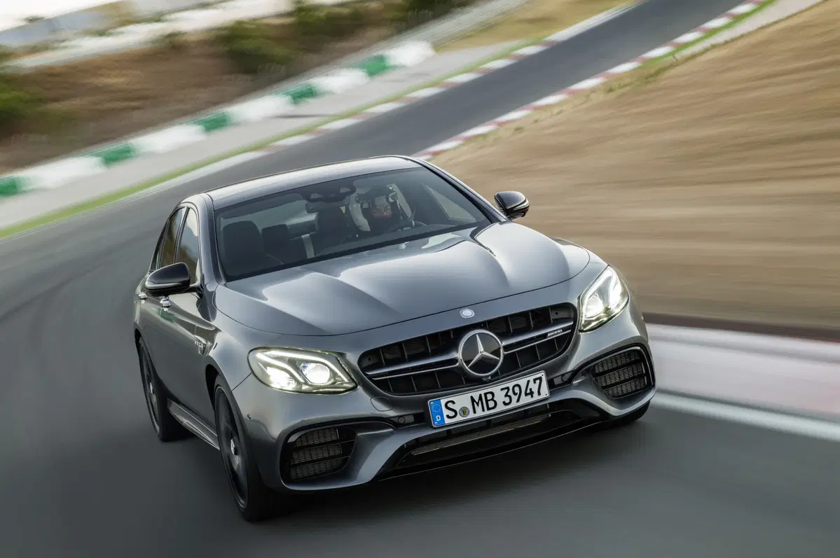 Nuova Mercedes E63 AMG: arriva la trazione integrale (10)