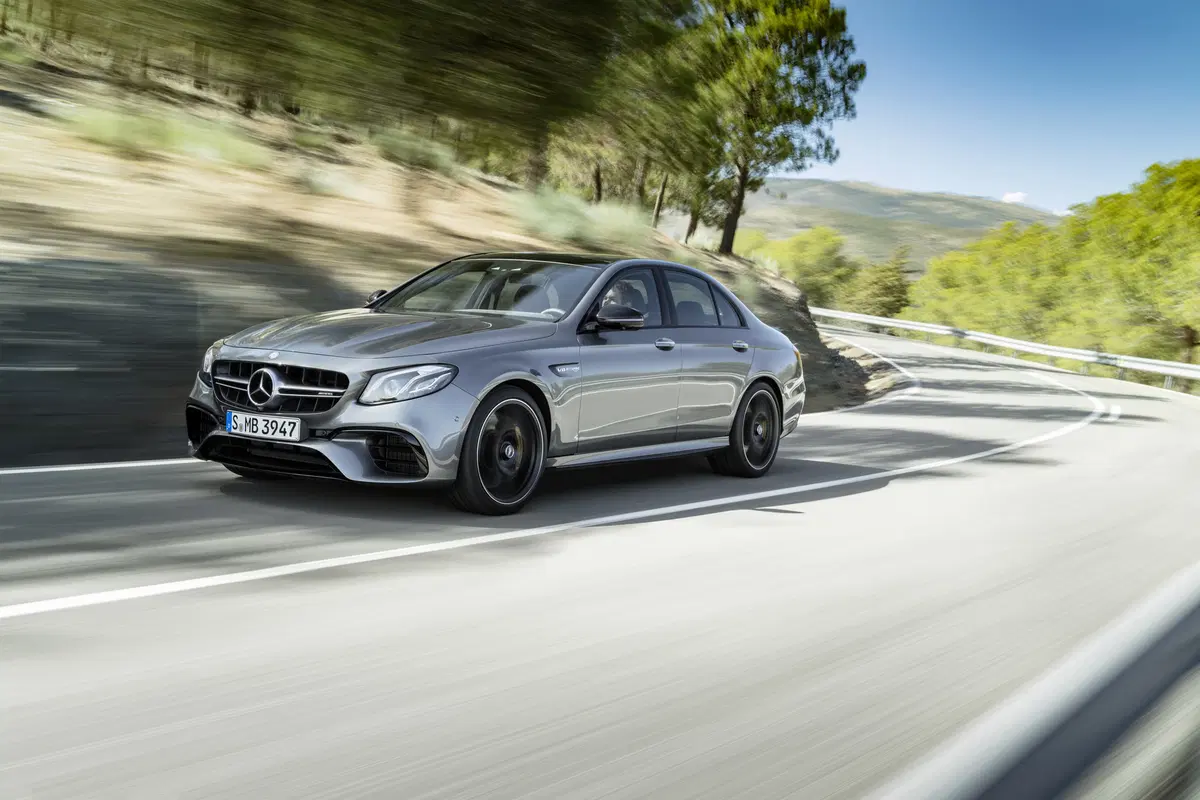 Nuova Mercedes E63 AMG: arriva la trazione integrale (12)