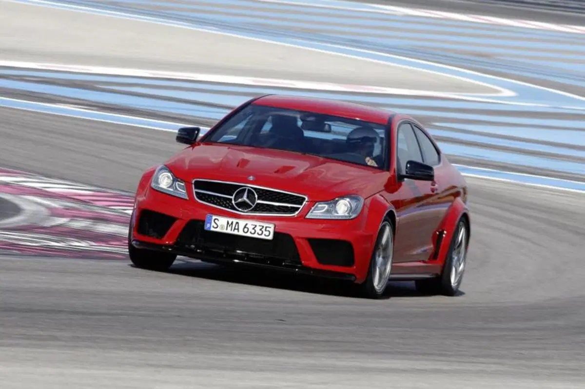 Mercedes C 63 AMG Coupe Black Series (2)