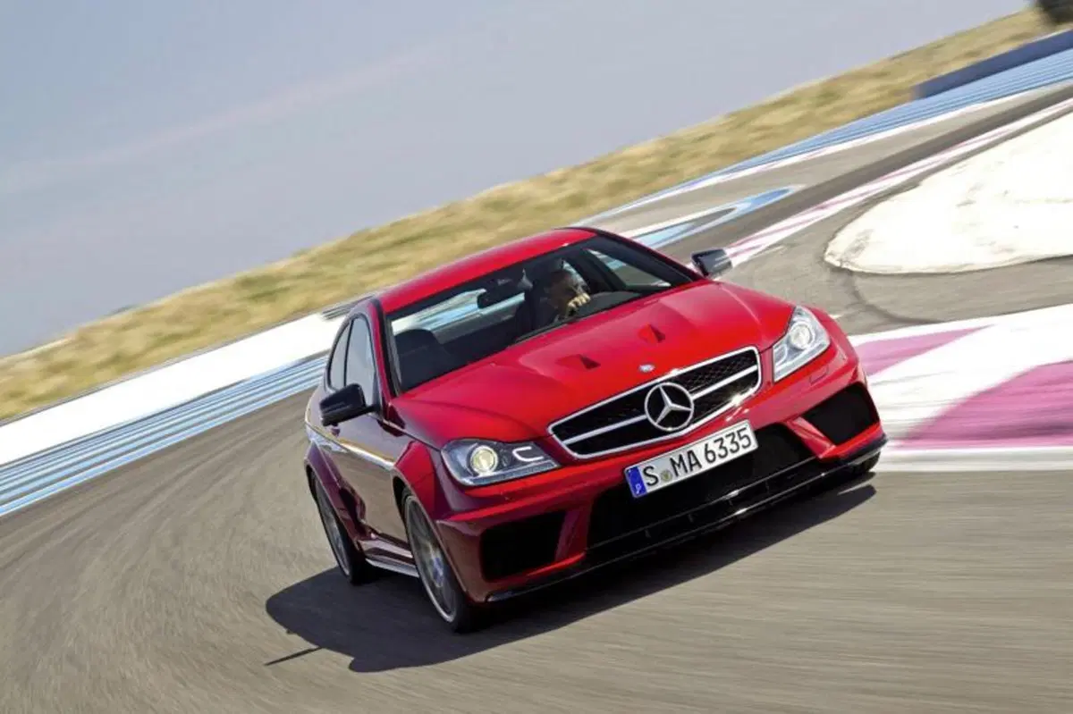 Mercedes C 63 AMG Coupe Black Series (4)