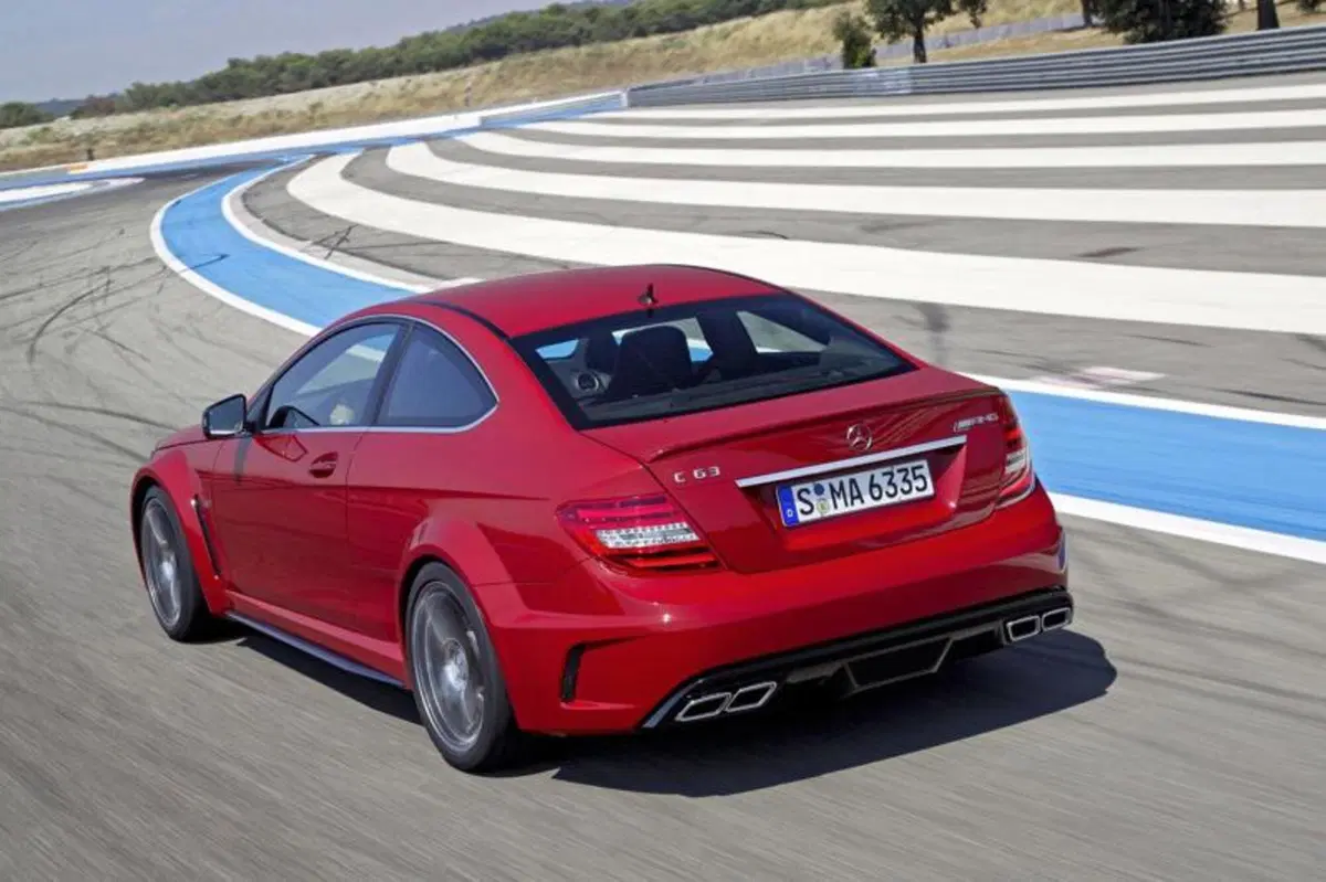 Mercedes C 63 AMG Coupe Black Series (5)