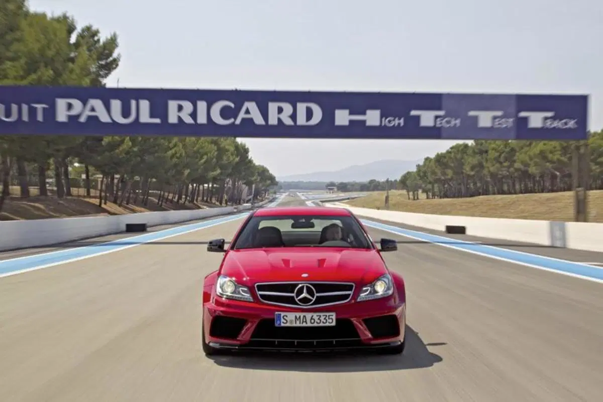 Mercedes C 63 AMG Coupe Black Series (7)