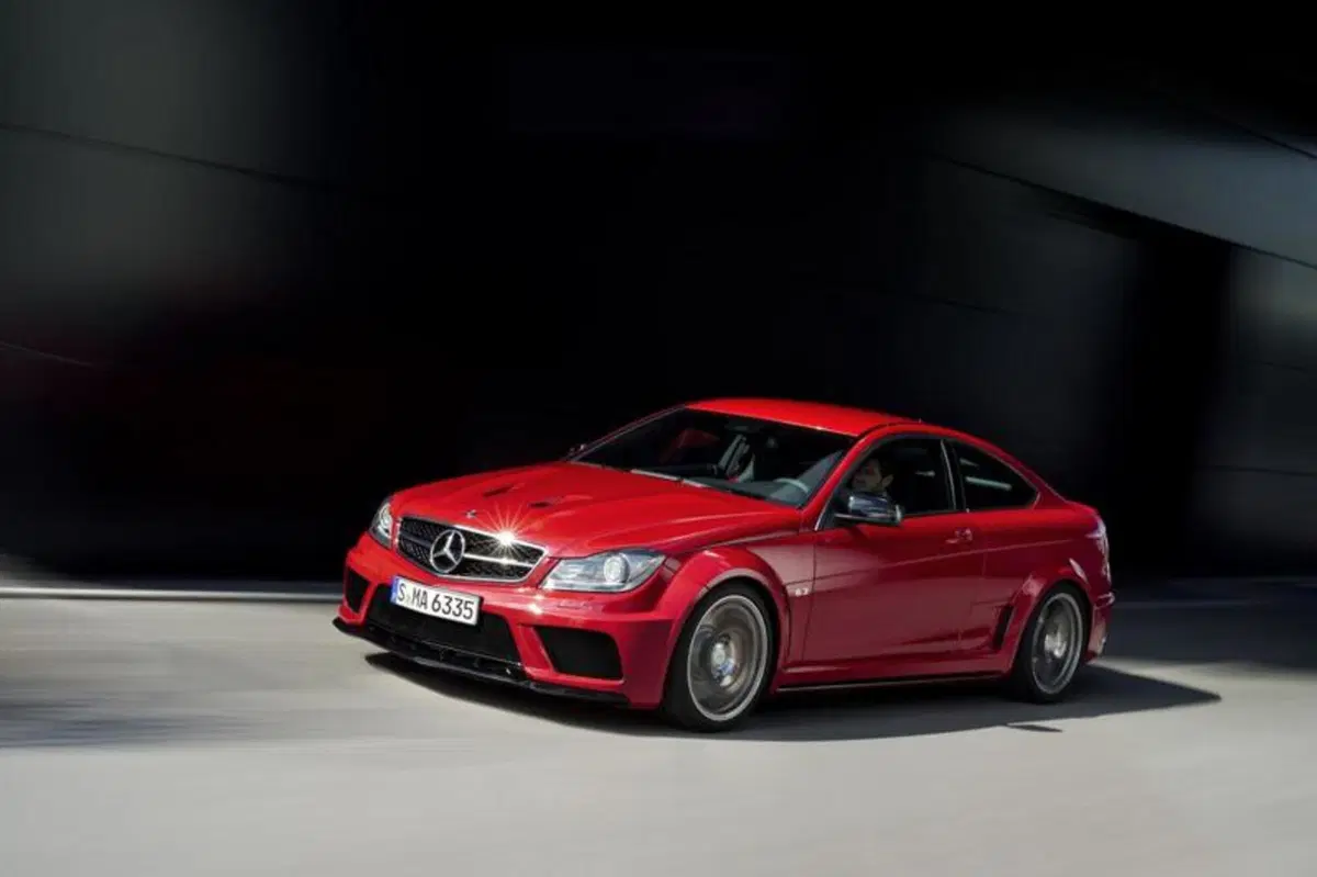 Mercedes C 63 AMG Coupe Black Series (8)