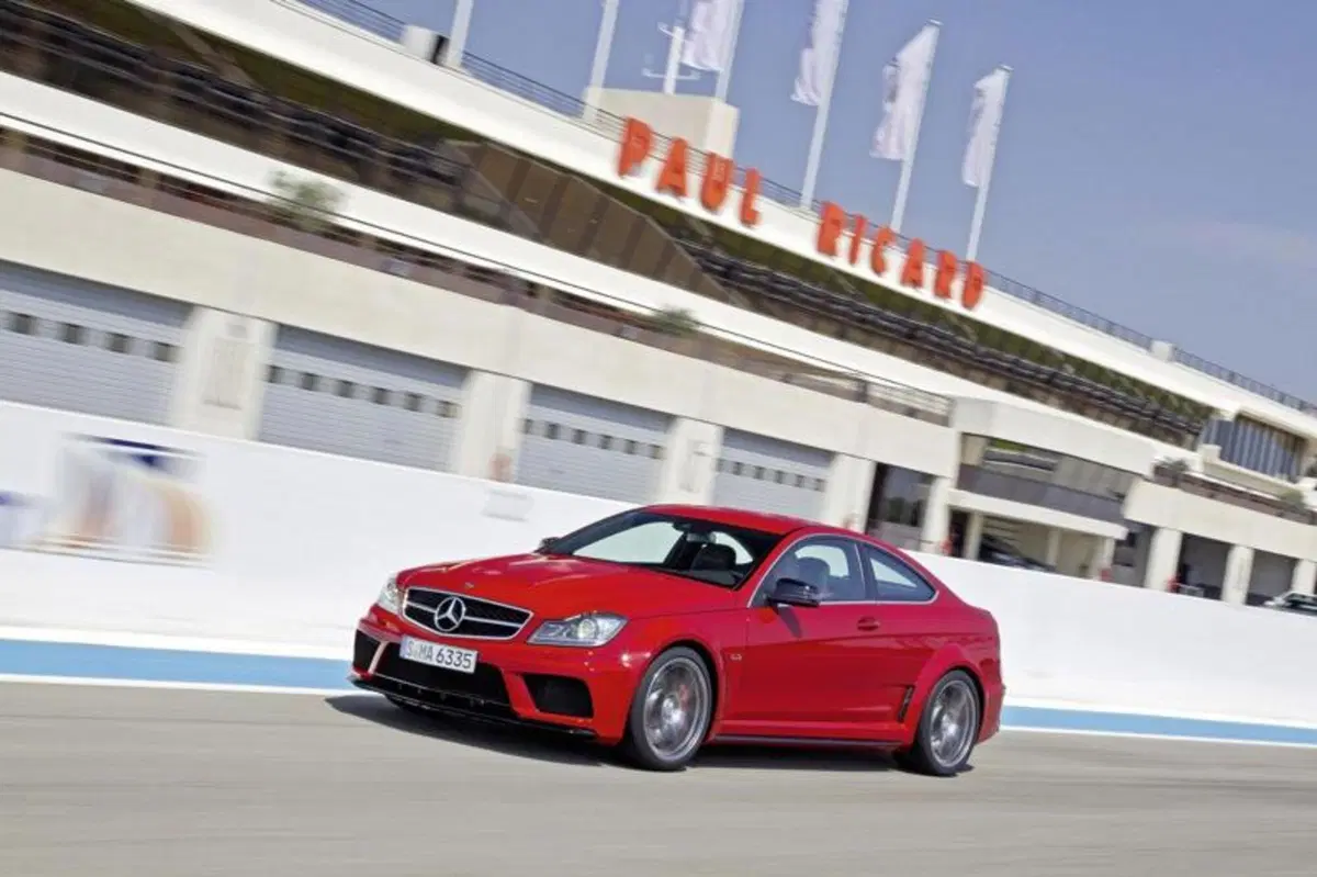 Mercedes C 63 AMG Coupe Black Series (9)