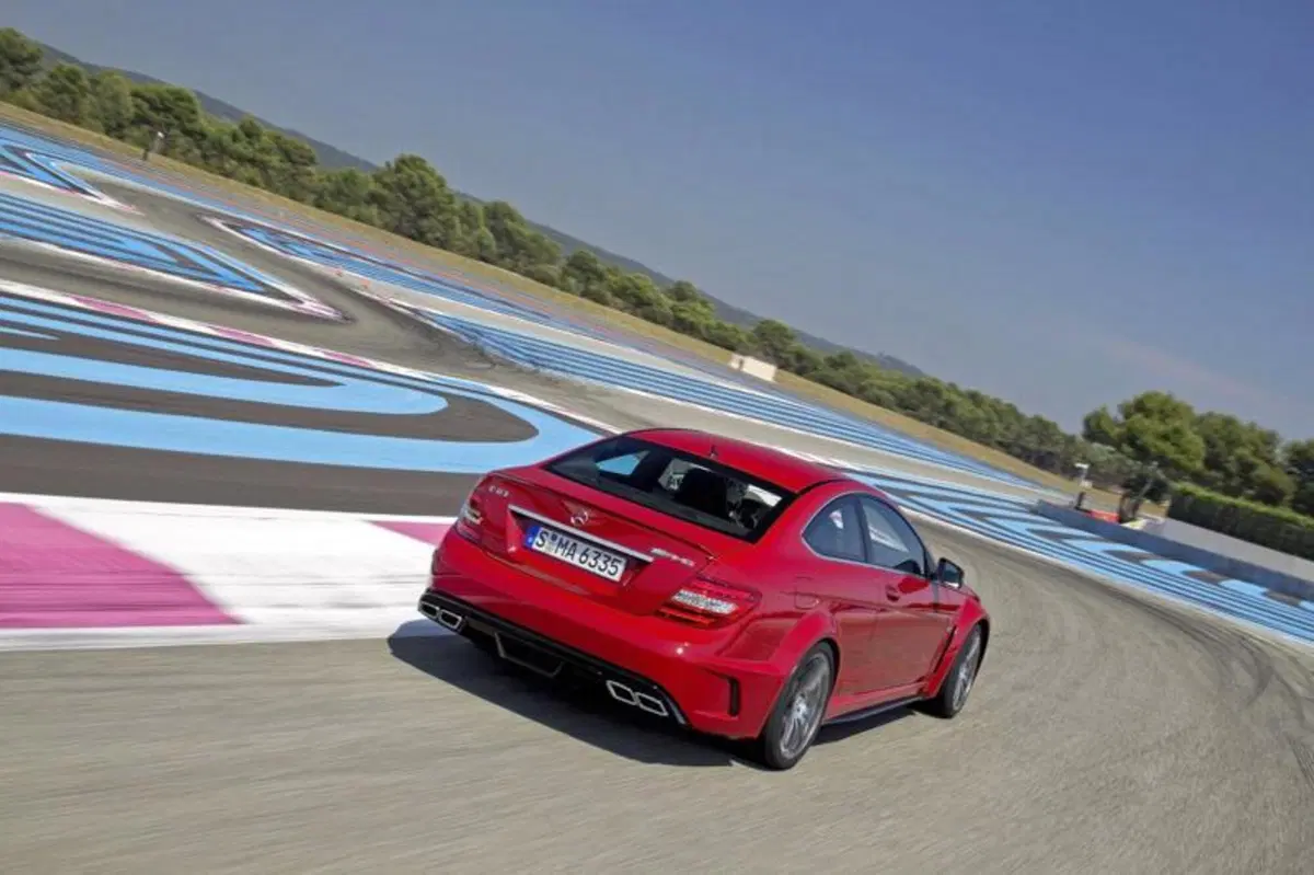 Mercedes C 63 AMG Coupe Black Series (11)