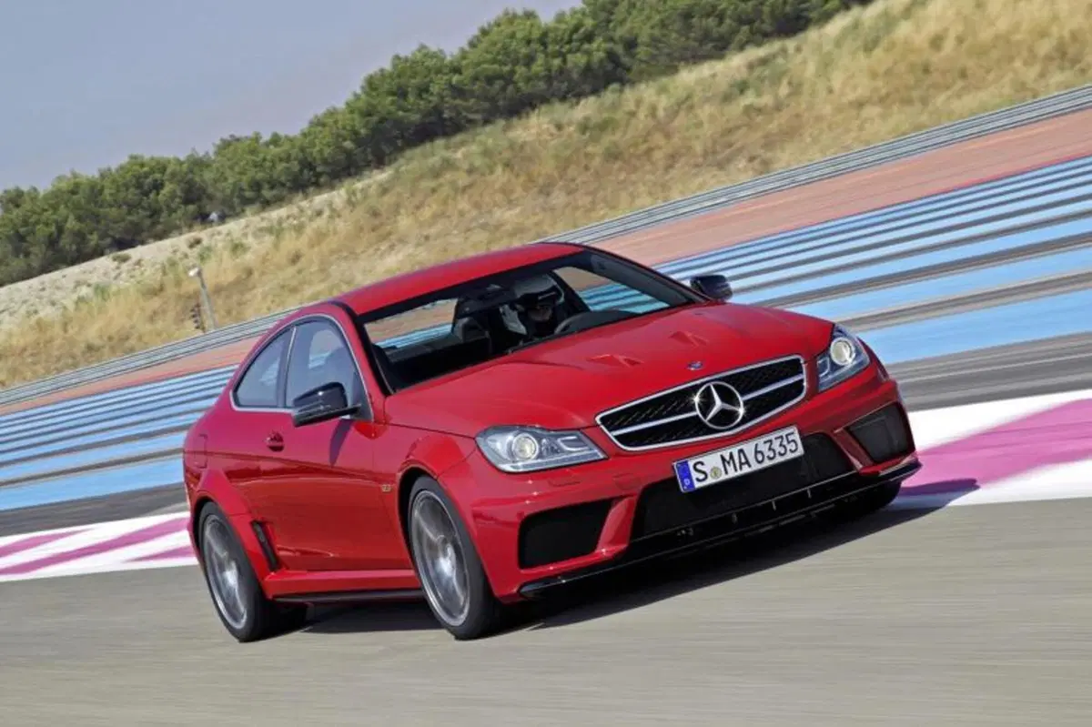 Mercedes C 63 AMG Coupe Black Series (12)