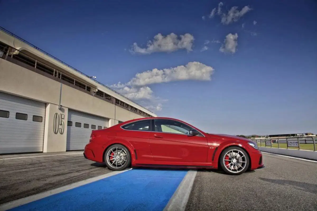 Mercedes C 63 AMG Coupe Black Series (15)