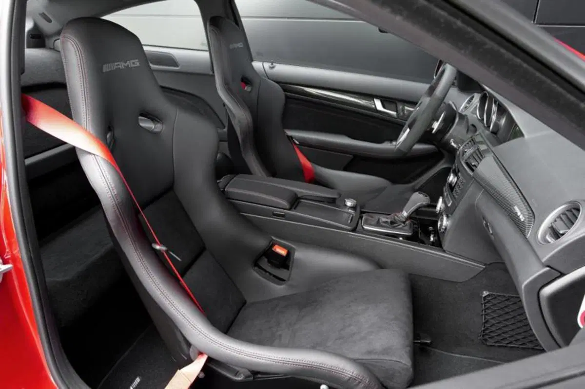 Mercedes C 63 AMG Coupe Black Series (21)