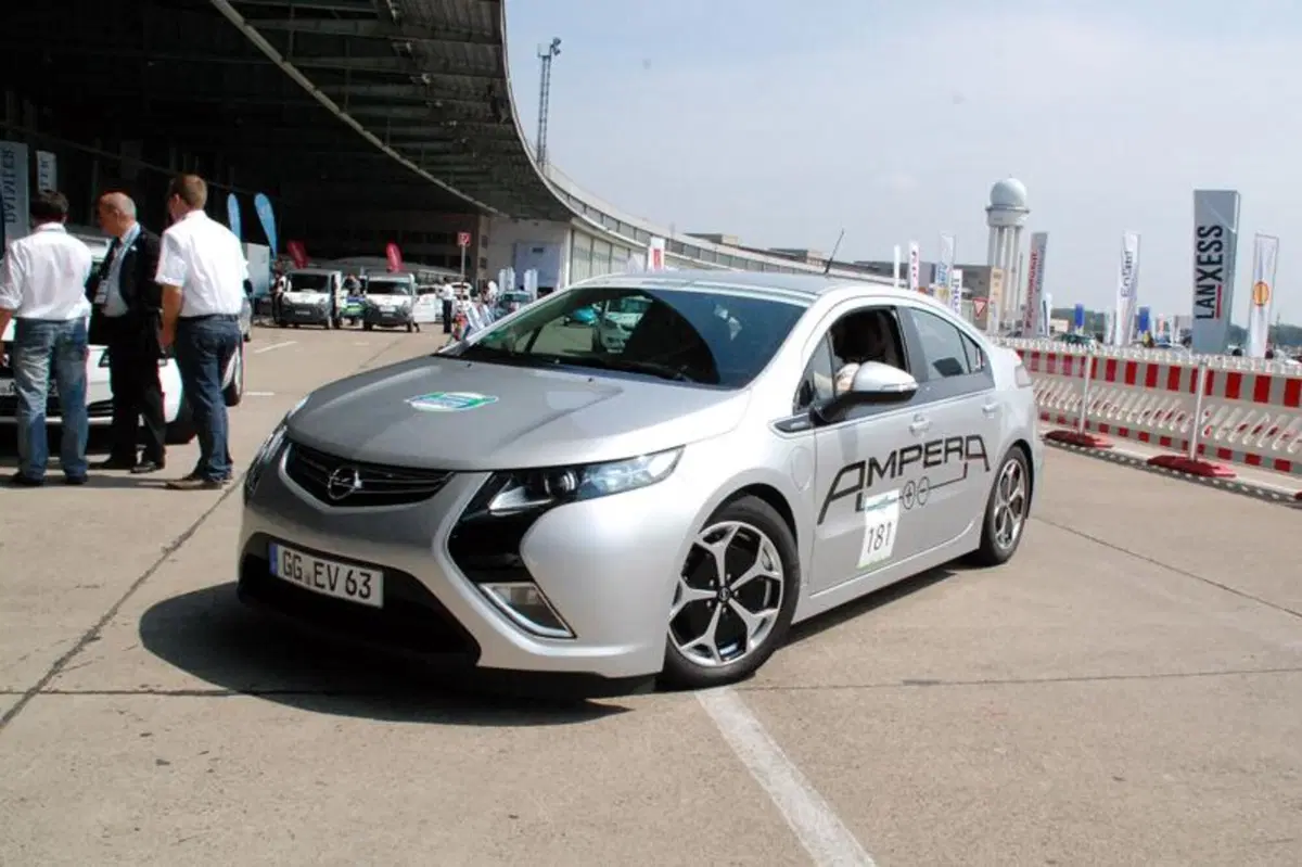 Opel Ampera: su strada con il prototipo (2)