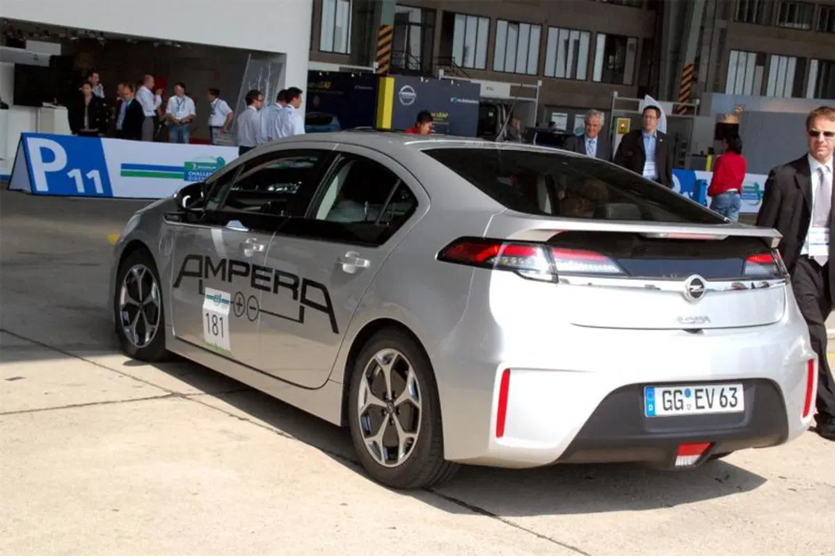 Opel Ampera: su strada con il prototipo (3)
