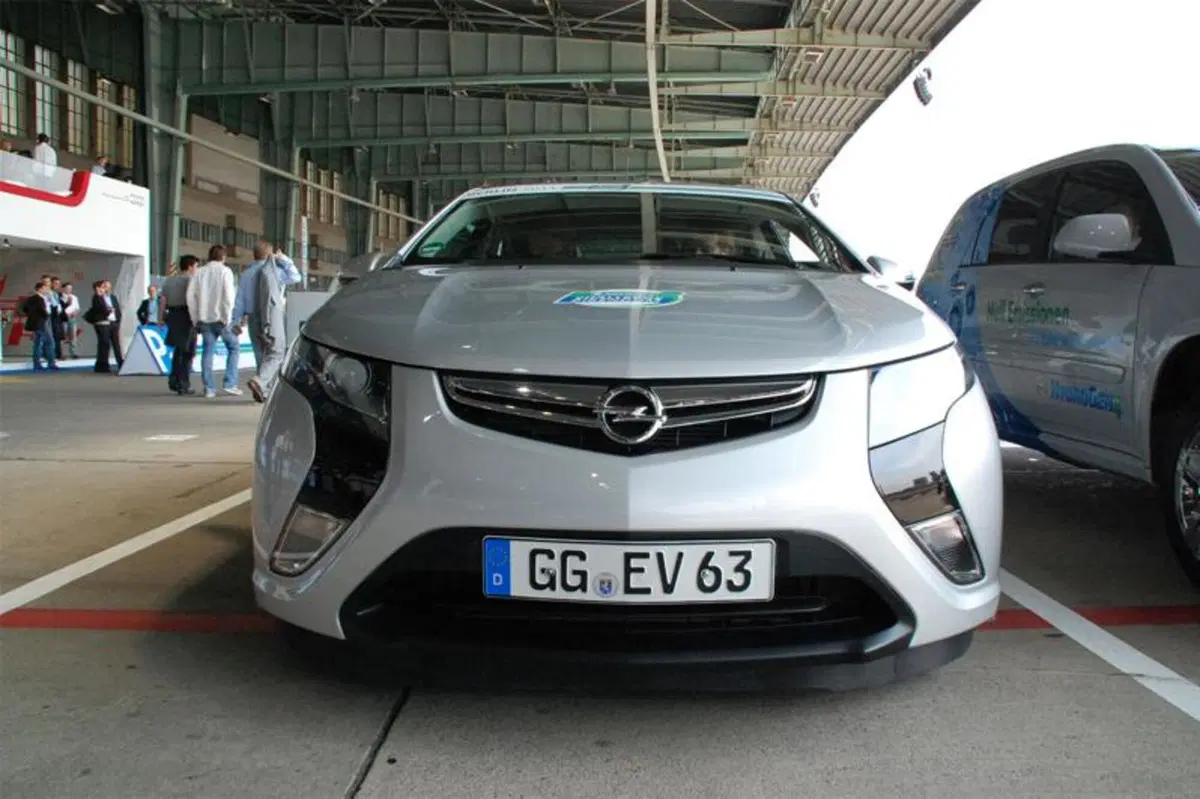Opel Ampera: su strada con il prototipo (5)