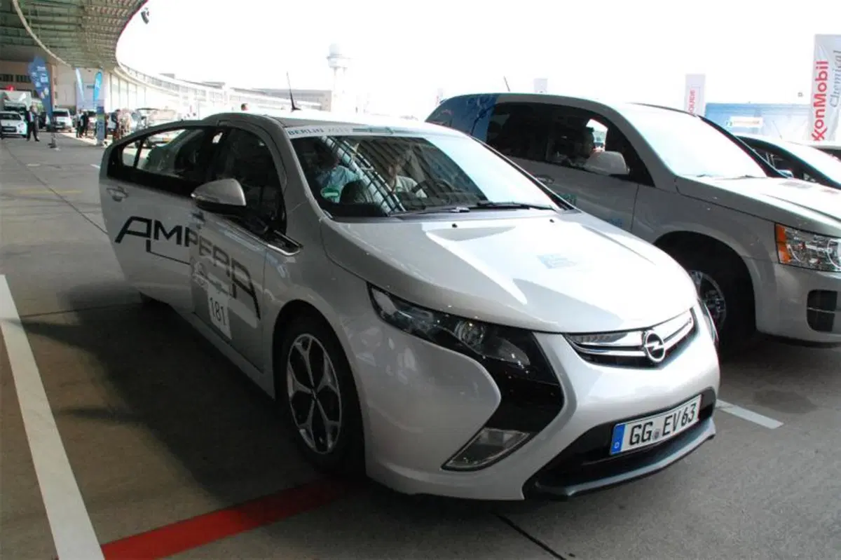 Opel Ampera: su strada con il prototipo (6)