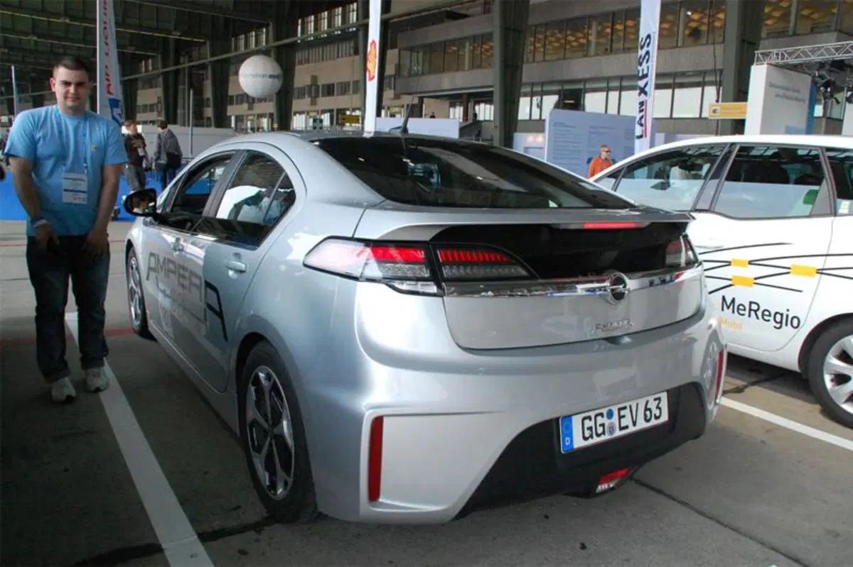 Opel Ampera: su strada con il prototipo (8)