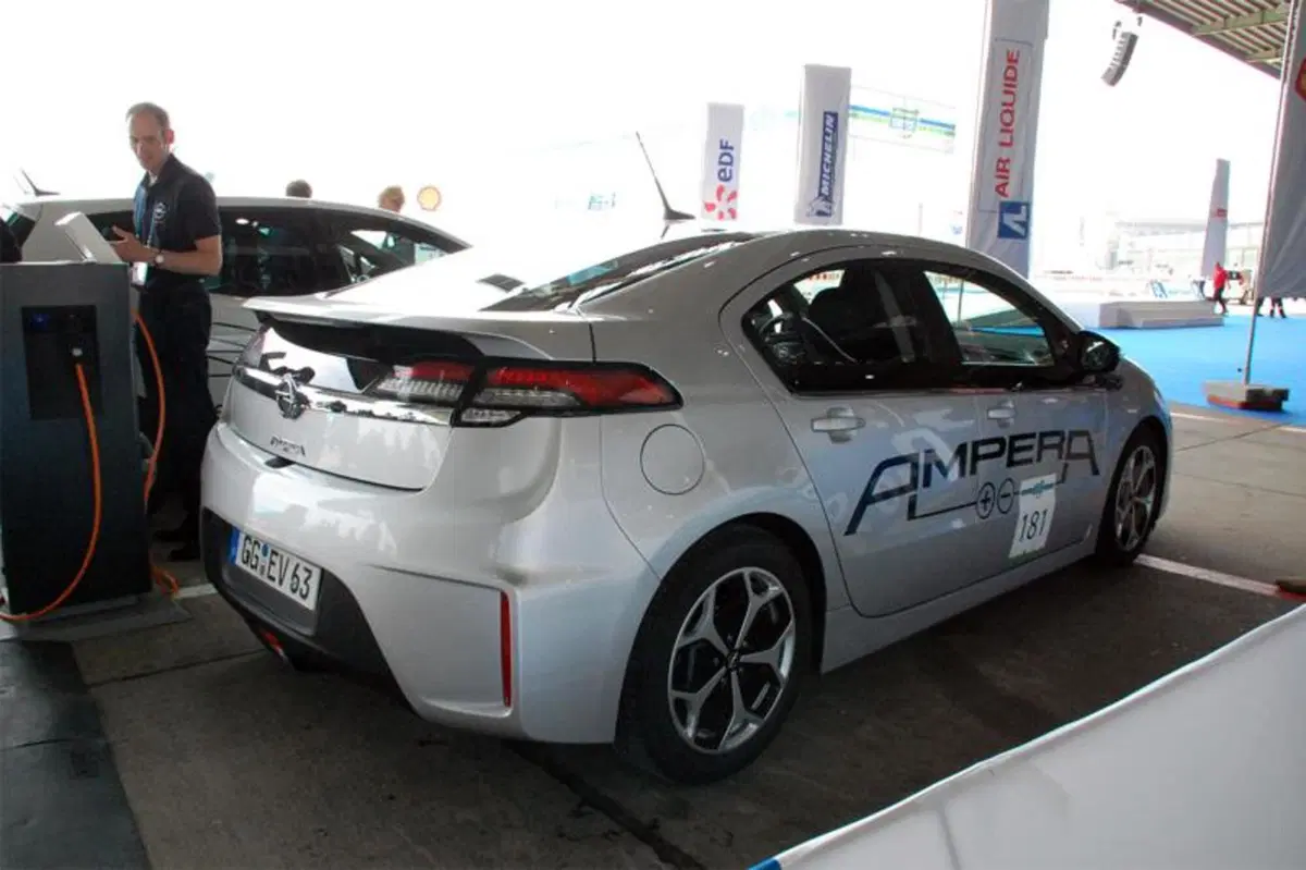 Opel Ampera: su strada con il prototipo (9)