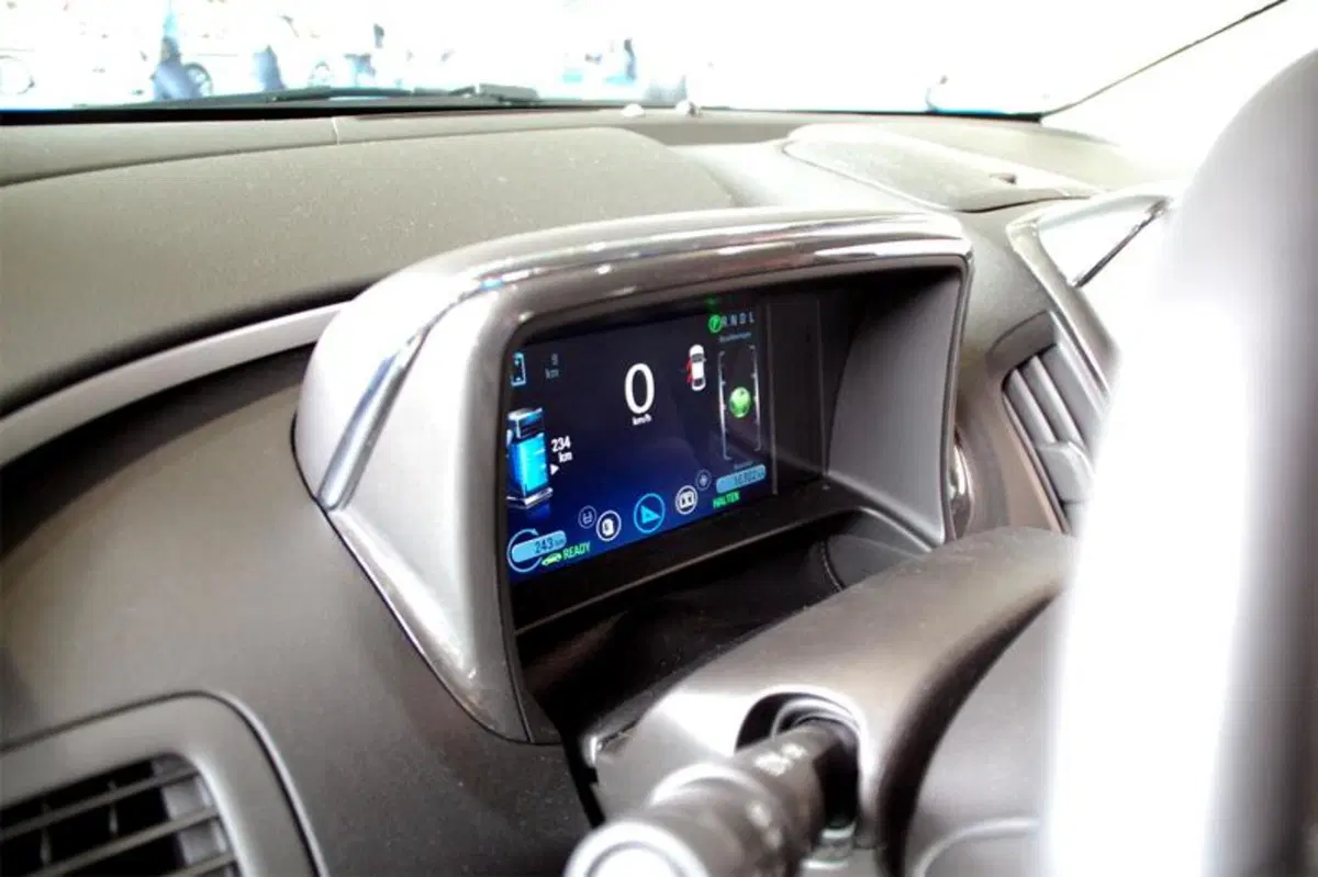 Opel Ampera: su strada con il prototipo (12)